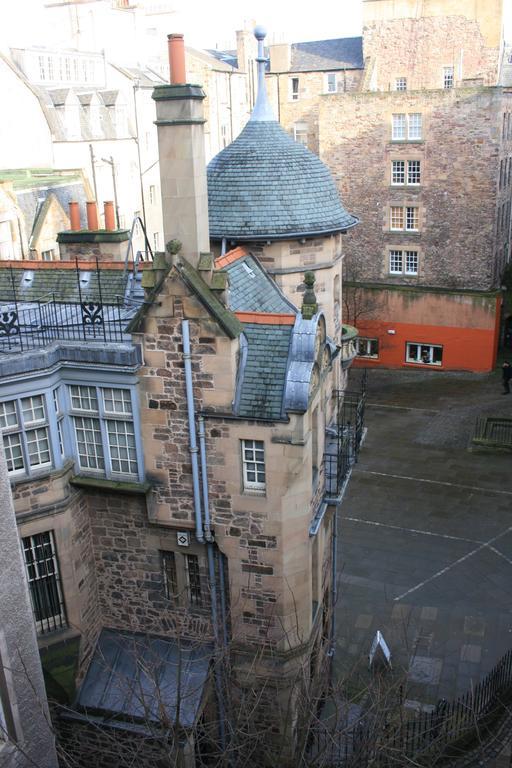 Royal Mile Budget Apartments Edinburgh Room photo