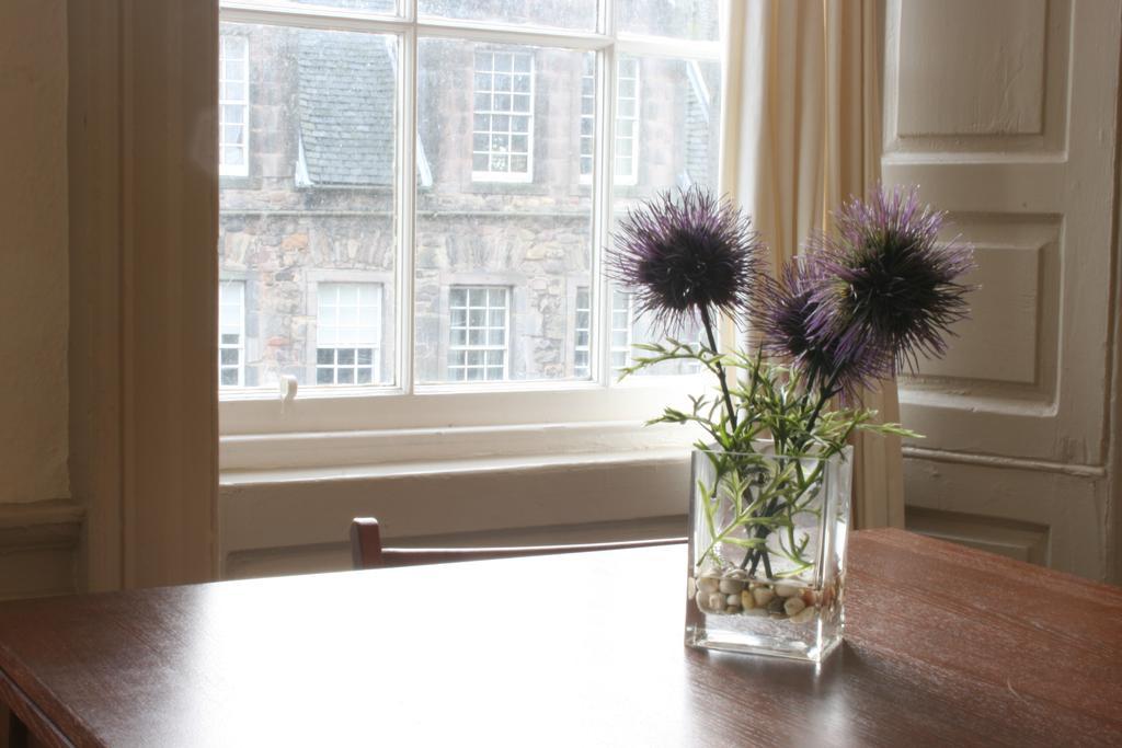 Royal Mile Budget Apartments Edinburgh Room photo