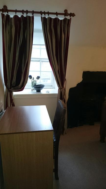 Royal Mile Budget Apartments Edinburgh Room photo